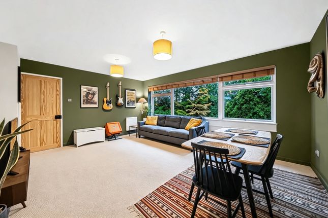 29,, Moat Court, Ottershaw photo 2