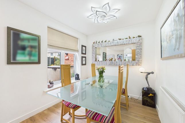 8, Willow Close, Snodland photo 3