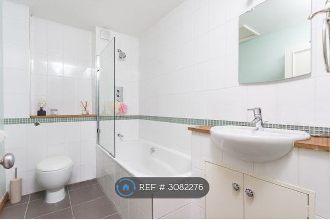 Flat, London photo 5
