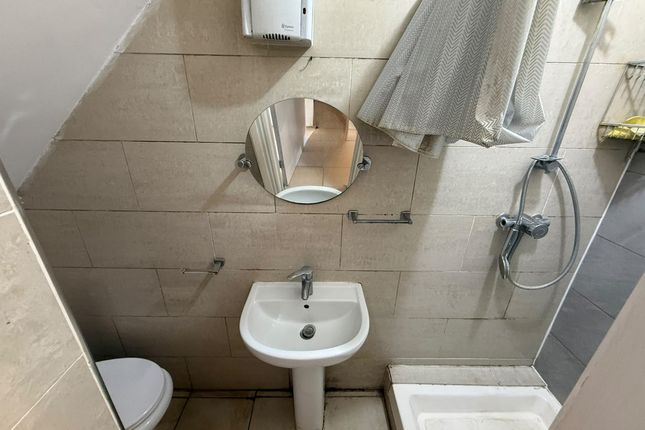 25, Acacia Avenue, Hayes photo 5