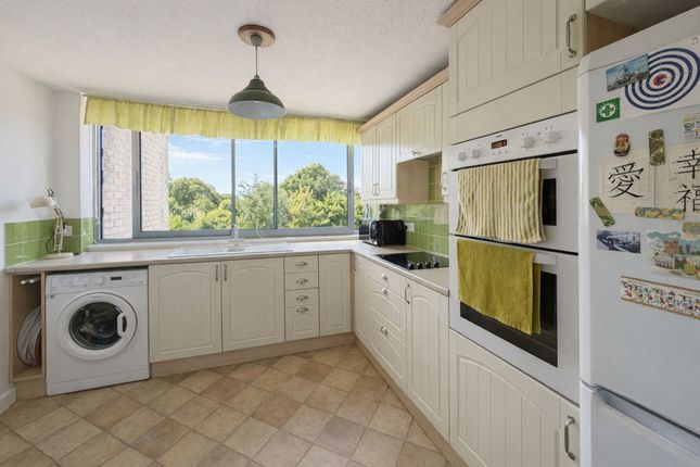 11 Ambleside Court, Crescent Road, Gosport photo 2