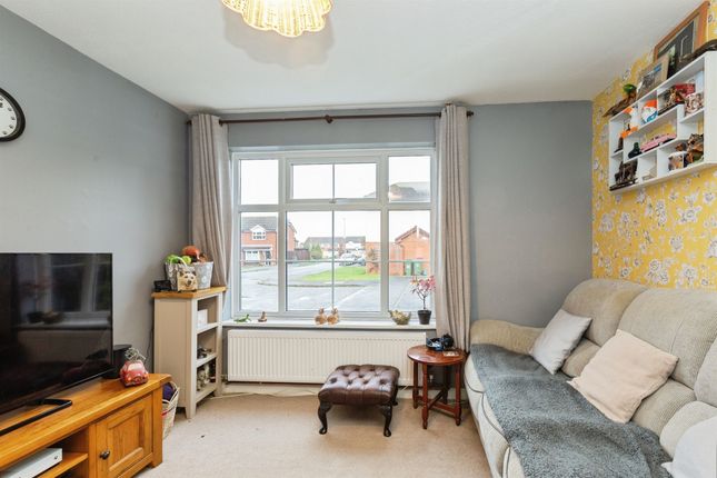 43, Edward Close, Aylesbury photo 3