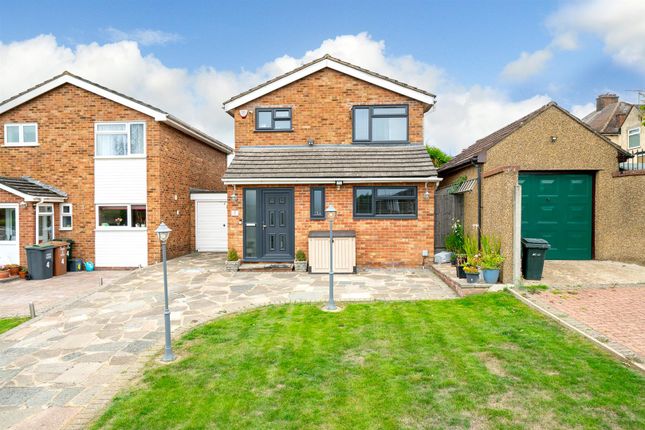 3-bed detached on 2, Sycamore Approach, Croxley Green, £725,000