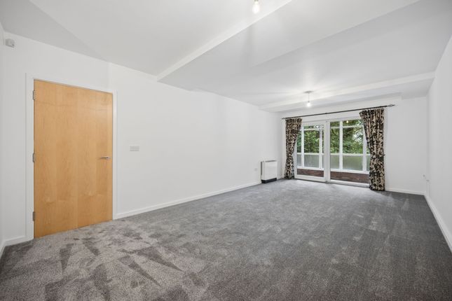 Apt 7, Holden Mill Blackburn Road, Bolton photo 4