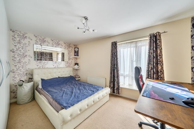 2, Portman Way, Berkshire photo 4