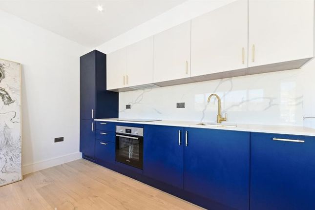 Flat 12, Lonpro Court 2A Cowdrey Road, London photo 3