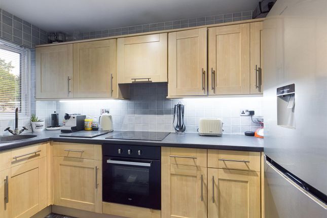 21, Birkdale Drive, Ifield West photo 4