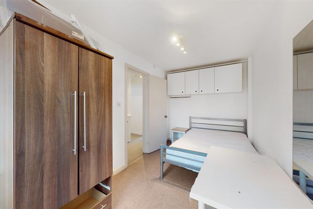 Flat to rent in Hackney Road, Shoreditch