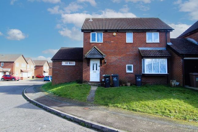 3-bed semi-detached on Fieldfare Green, Luton LU4, £400,000