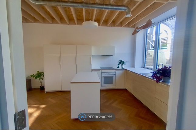Felicia House  Perry Rise, London photo 3