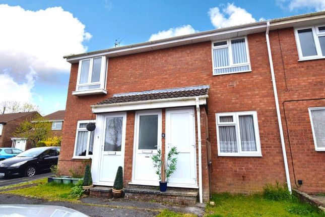 Thumbnail Flat for sale in Meon Close, Clanfield, Waterlooville