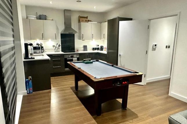 Flat to rent in Baillie Apartments, Lock Side Way, London
