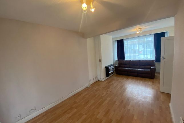 Reynolds Drive, Edgware photo 3