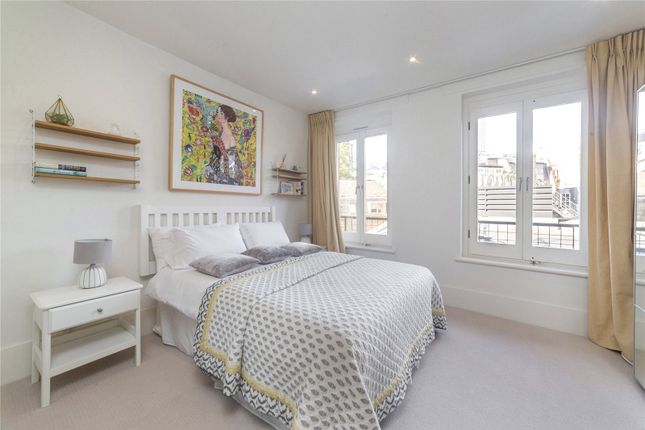 Flat for sale in Shorts Gardens, London