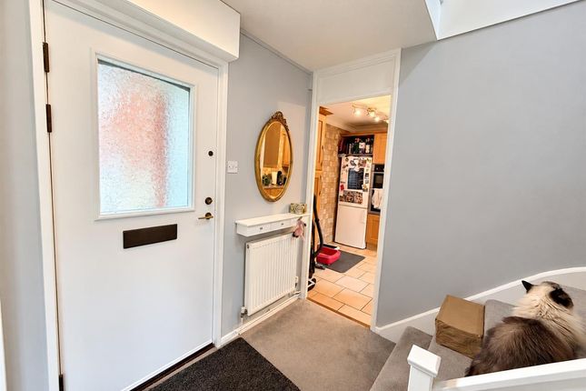 4, Elsworth Close, Bedfont photo 2