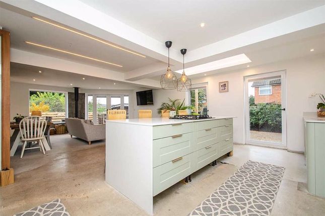 8, Small Ridge, Lichfield photo 2