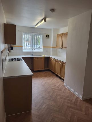 Terraced house to rent in Buxhall Crescent, London
