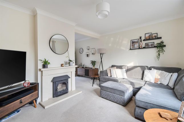 63, Nightingale Crescent, West Horsley photo 3