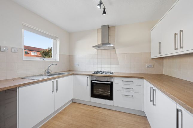 20 Curlew Grove, Birchwood, Cheshire photo 4