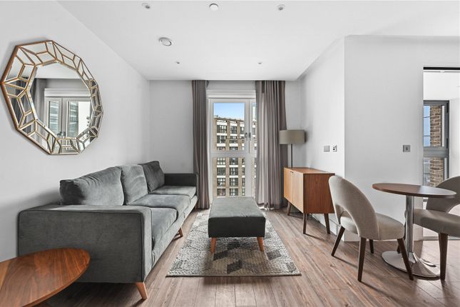 Flat for sale in New Drum Street, London