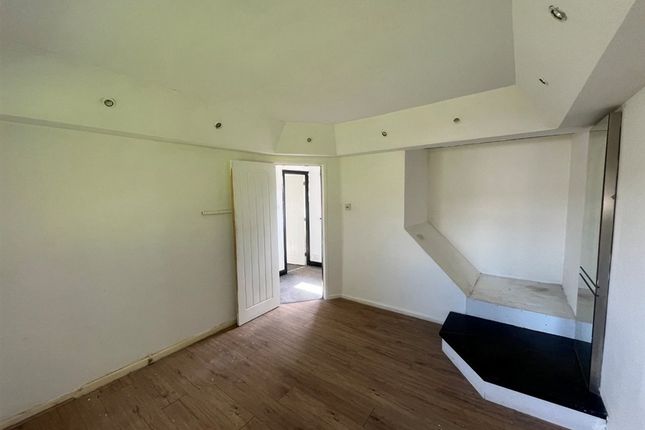 12, Alwin Road, OLDHAM photo 3