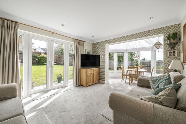 27, Courtenay Avenue, Sutton photo 2