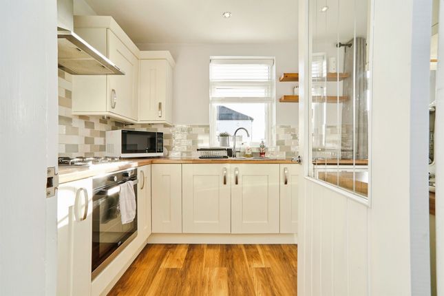 27, Leslie Avenue, Leeds photo 3