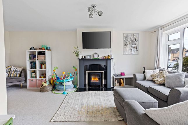 94 Milton Crescent, East Grinstead photo 2