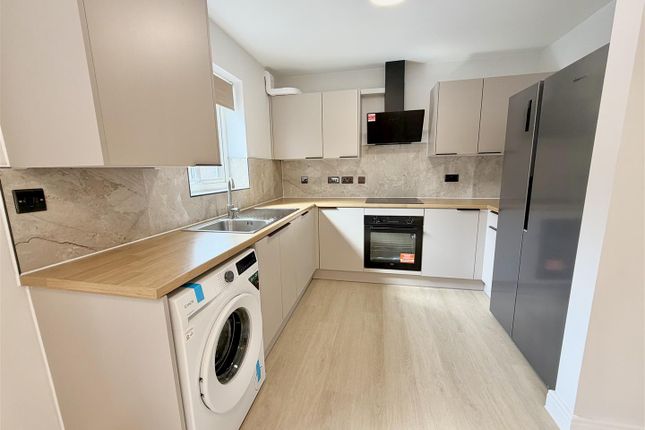 Apartment 3, 1, Gipsey Moth Close, Altrincham photo 3