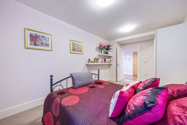 Flat for sale in Woodcote Valley Road, Purley