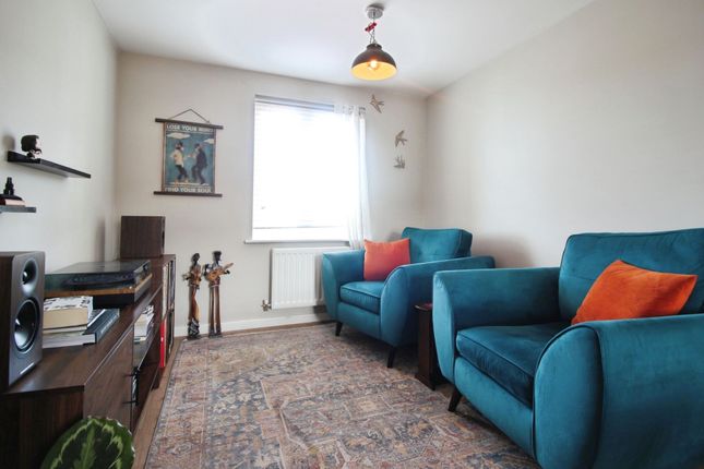 Flat 1, 24 Frankel Avenue, Swindon photo 2
