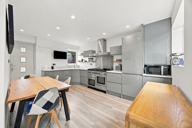 19 Lavender Hill, Rossendale photo 4