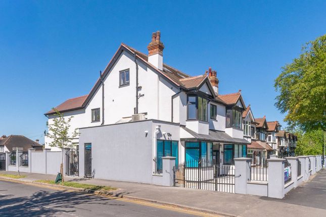 Studio flat on Waverley Way, Carshalton Beeches, £1,300/mo