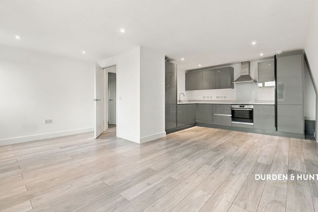 9e Love Lane, Rayleigh photo 2