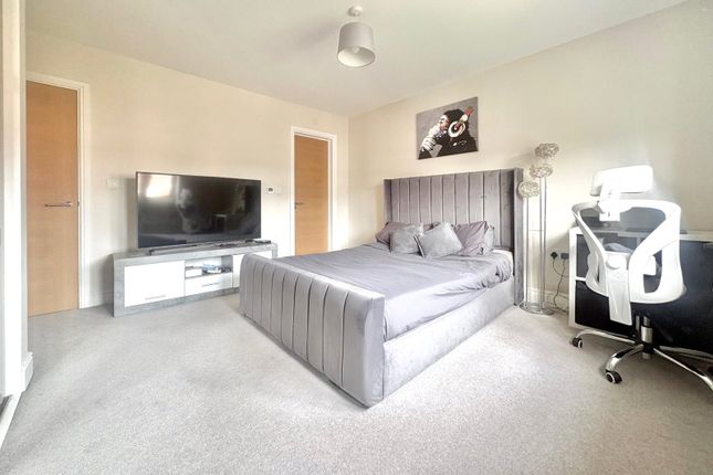 6, Russells Close, Bordon photo 4