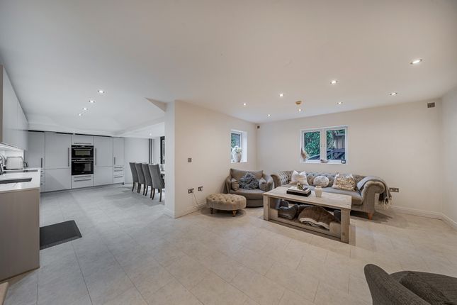 23 Viceroy Court, 1, Carew Road, Northwood photo 4