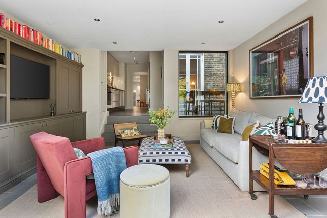 Flat Basement Flat, 25, Pleshey Road, London photo 4
