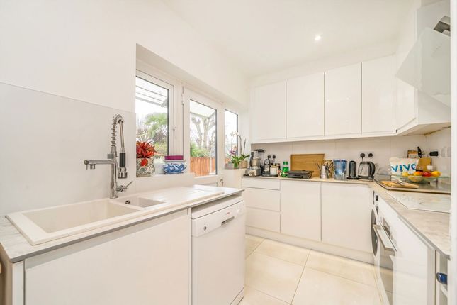 34, Fortis Green Avenue, London photo 3