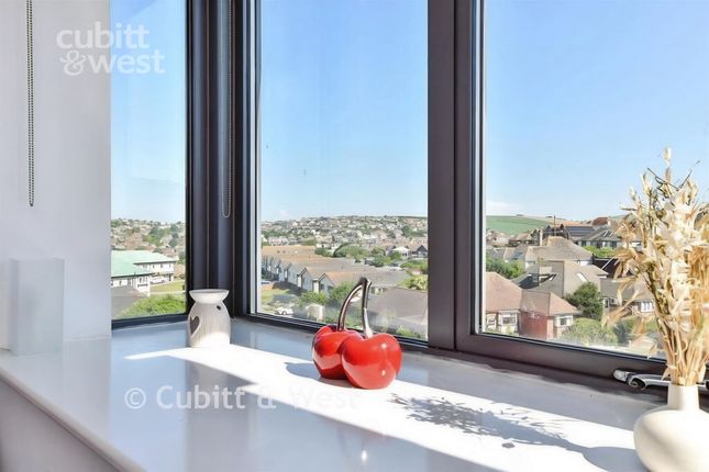25, Ionian Heights, Brighton photo 4