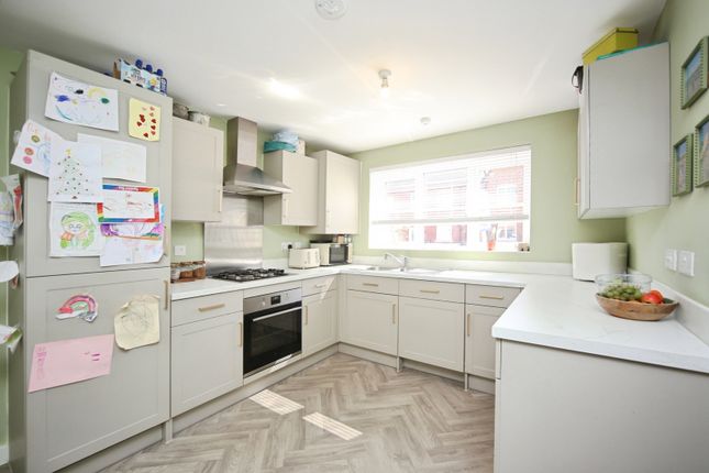 14, Cooper Crescent, Warwickshire photo 2