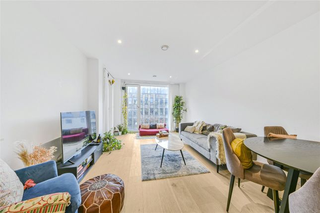 Flat for sale in Cynthia Street, London