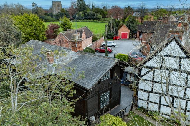 Coachmans Cottage, 41 The Village, Worcester photo 2
