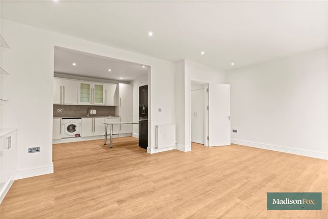 10a Brook Mews,, High Road, Chigwell photo 4