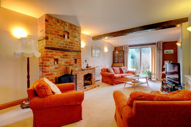 27, Plomer Green Lane, High Wycombe photo 2