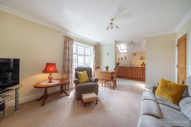 Flat for sale in Main Road, Gidea Park, Romford