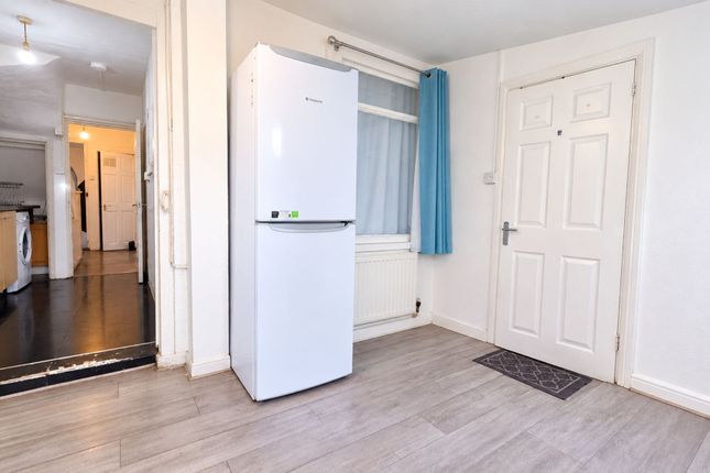 150 Cannington Road, Dagenham photo 5