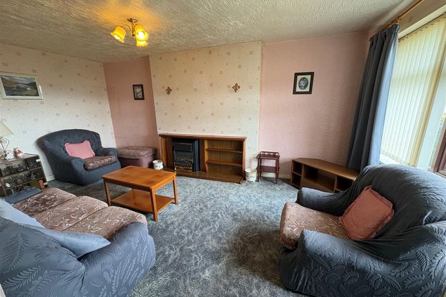 56, Frensham Drive, Bradford photo 4