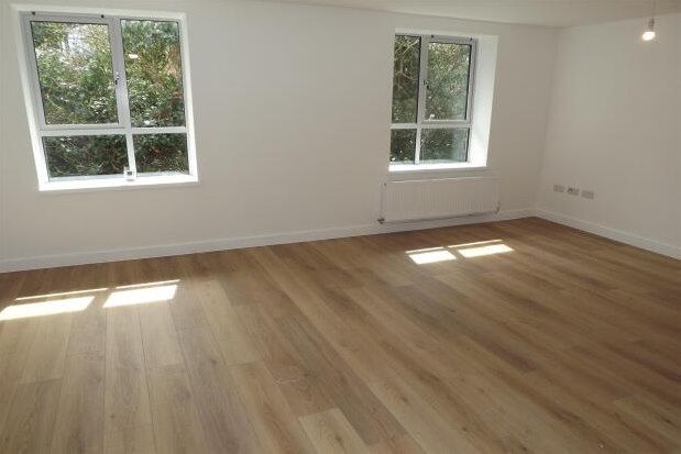 Flat to rent in Simmonds View, Bristol