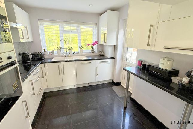 11, Pembroke Drive, Waltham Cross photo 4