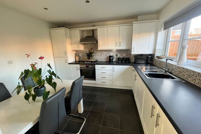53 Long Meadow Way, Leicester photo 3